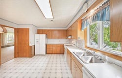 1045 Jefferson Street SE, Hutchinson, MN 55350