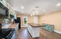 309 W Elm Street, Hardin, MO 64035