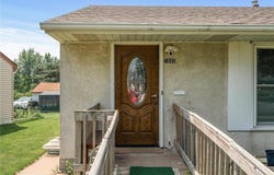 1680 Iowa Avenue E, Saint Paul, MN 55106