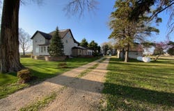 382 Keigwin Road, Walnut, IL 61376