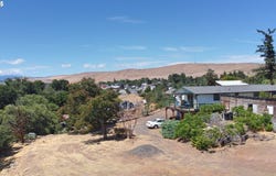 10 NE KLINGER ST, Dufur, OR 97021