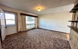 527 W 12th St, Goodland, KS 67735