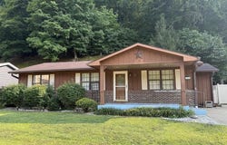 159 W Keyser Heights, Pikeville, KY 41501