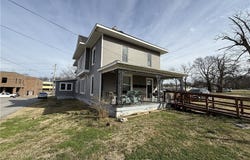 401 E Twin Springs, Siloam Springs, AR 72761