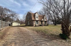 375 Pine St, Waldron, AR 72958