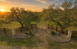 415 E Bartlett Dr, Buda, TX 78610