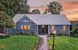 61 Applegate Road, Cranston, RI 02920