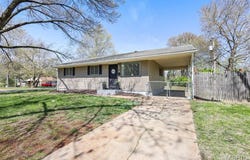 35 Florissant Park Drive, Florissant, MO 63031