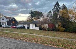 19430 Lexington, Redford, MI 48240