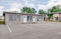 123 E College Avenue, Wiggins, MS 39577