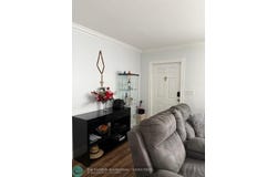 8040 SW 17 PL, Davie, FL 33324