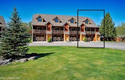 1 Elsie Peak Ct, Pinehurst, ID 83850