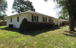 922 Lincoln AVE, Marshall, MO 65340
