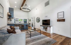 327  S East  AVE, Fayetteville, AR 72701