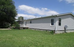 915 S Cherry St, Greensburg, KS 67054