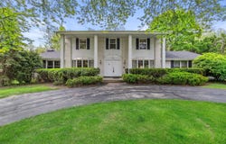 15075 Kings Ridge Ct, Brookfield, WI 53005