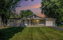 692 N Calumet Avenue, Valparaiso, IN 46383