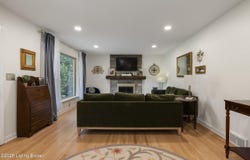 4221 Dolphin Rd, Louisville, KY 40220