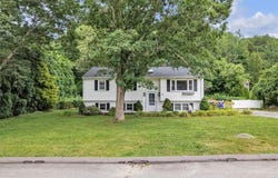 8 Tonkawa Avenue, Westerly, RI 02891