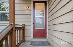 210 Lauder Ave, Moscow, ID 83843