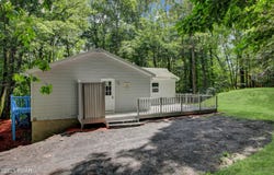 426 Whippoorwill Drive, Bushkill, PA 18324