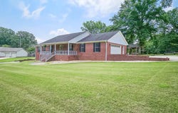 1100 Raintree Dr, Tuscumbia, AL 35674
