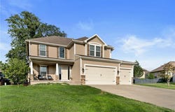 813 SE Oriole Court, Blue Springs, MO 64014