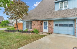 2920 SW Arrowhead RD, Topeka, KS 66614