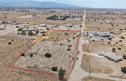 111 Smoke Tree Road, Phelan, CA 92371