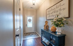 208 Meredith Dr, Muscle Shoals, AL 35661