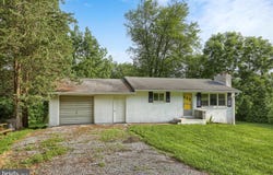 650 SINGER LANE, DAUPHIN, PA 17018