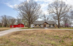 8613 Oxbow Lane, Neosho, MO 64850