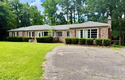 55 Lindsey Drive, LAUREL, MS 39440