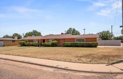 1608 E Cardwell Street, Brownfield, TX 79316