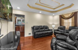 7800 Mackie Ln, Louisville, KY 40214