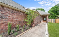 38209 Shelby Dr, Denham Springs, LA 70706