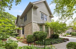 1028 Crestwood Circle, St. Charles, IL 60175