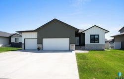 4000 S Catcher Ct, Sioux Falls, SD 57110