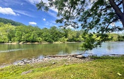 2597 NEW RIVER RD, SANDSTONE, WV 25985