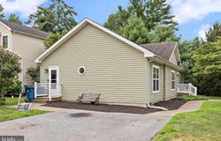 16 BARBERRY COURT, NEWARK, DE 19702