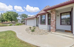 3320 W Victor Court, Visalia, CA 93277