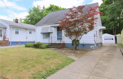 61 Berwyn Drive, Bedford, OH 44146