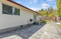 2200 SE CHINABERRY Ave, Roseburg, OR 97470