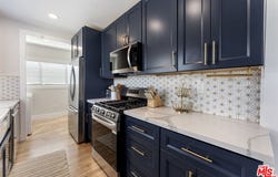 5726 Los Angeles St, Oakland, CA 94608