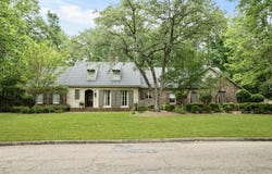 112 Heatherwood Dr., Hattiesburg, MS 39402