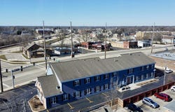 215 S Northwest Highway, Barrington, IL 60010