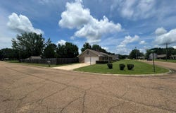236 Swoope Drive W, Columbus, MS 39702