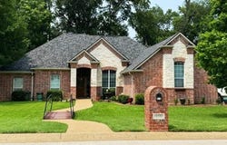 515 Southcreek Drive, Chandler, TX 75758