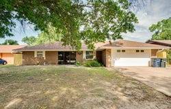 1032 Canterbury Rd, Enid, OK 73703