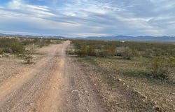 3384 S Turquoise Road, Golden Valley, AZ 86413